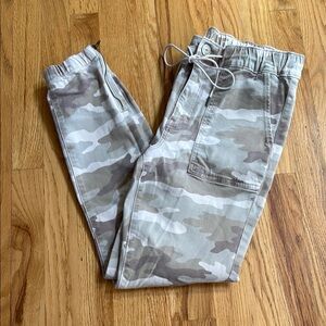 American Eagle Outfitters Camo Joggers - Gray and Tan